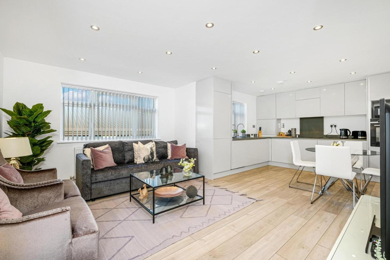 St Martins 2 Bedroom Apartments In Ruislip By 360 Stays المظهر الخارجي الصورة