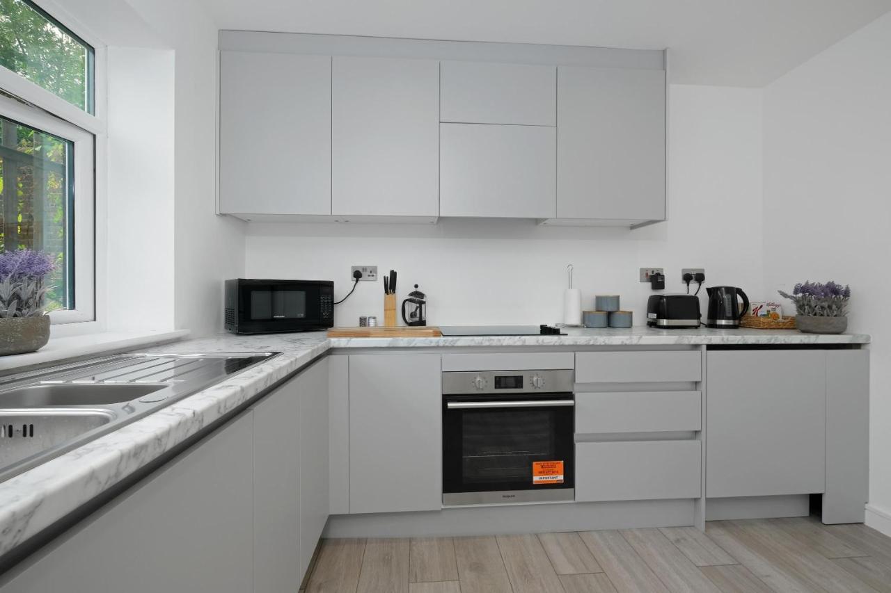 St Martins 2 Bedroom Apartments In Ruislip By 360 Stays المظهر الخارجي الصورة