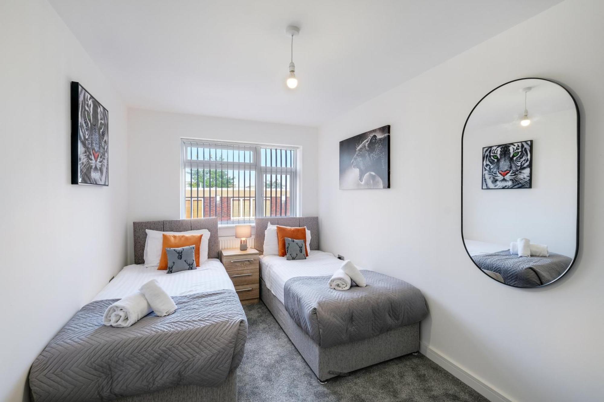 St Martins 2 Bedroom Apartments In Ruislip By 360 Stays المظهر الخارجي الصورة